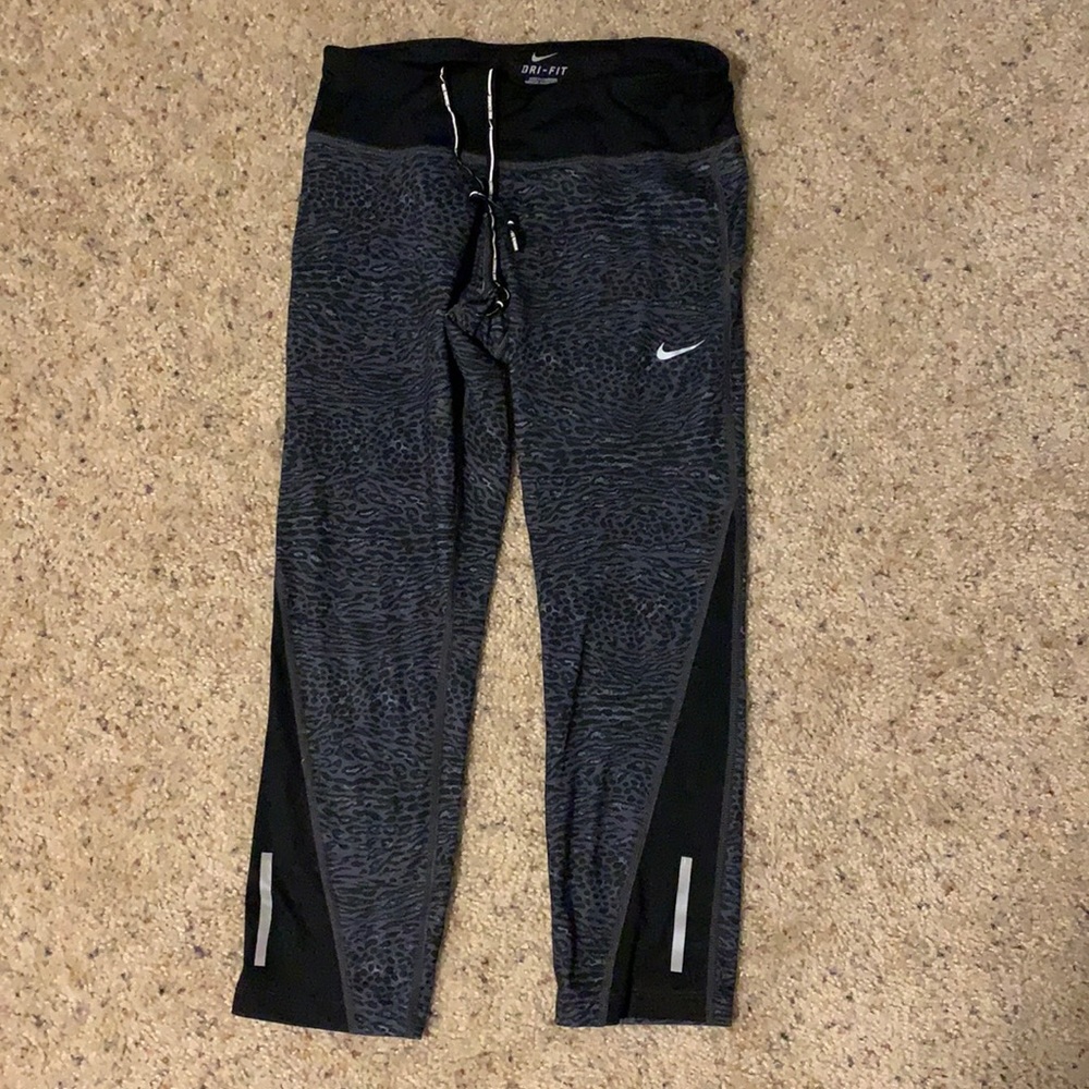 Nike Dri Fit workout Capri leggings